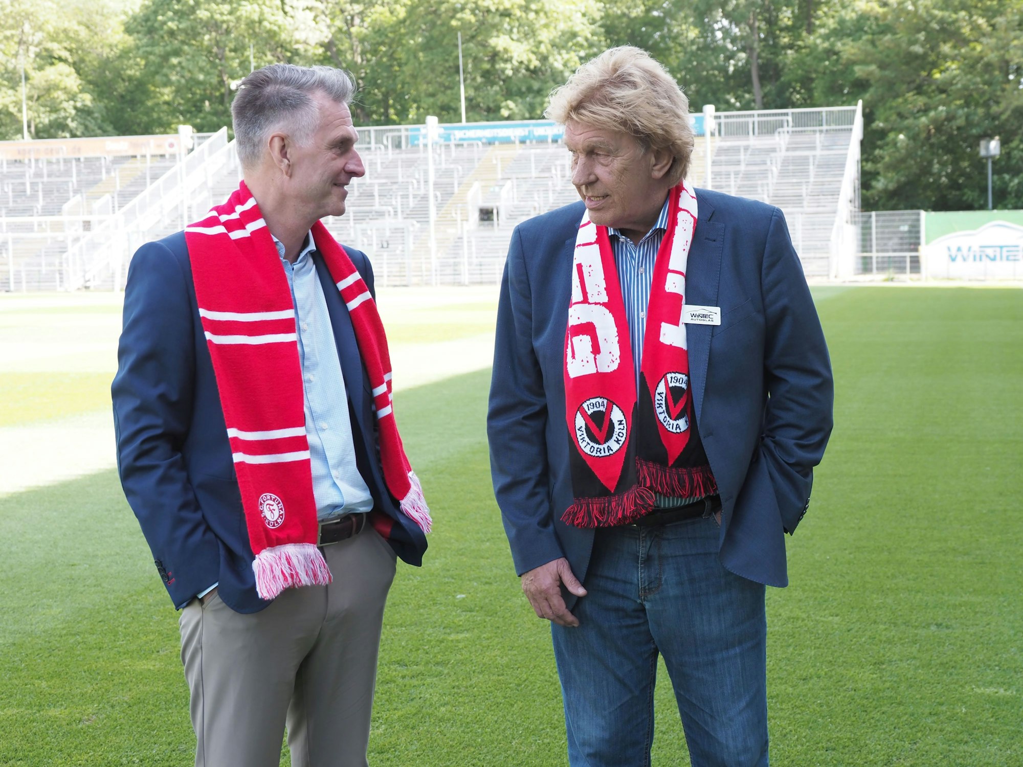 Die Vereinspräsidenten Günter Pütz (li, Viktoria Köln) und Hanns-Jörg Westendorf (re, Fortuna Köln).