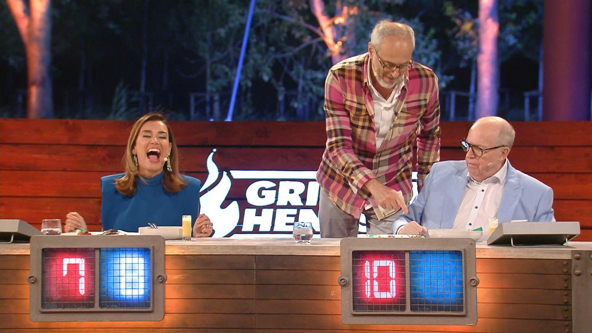 Jana Ina Zarrella, Christian Rach und Reiner Calmund
bei „Grill den Henssler“.