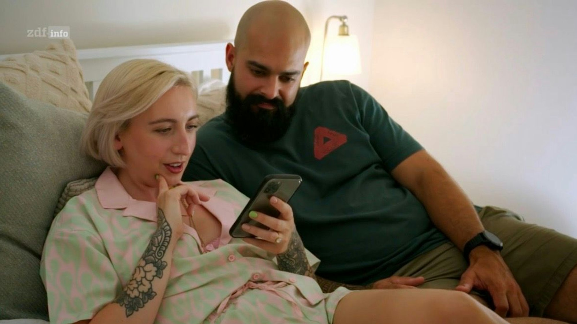 Die ZDFinfo-Doku „XXL-Leben: Der Fluch des großen Penis“ begleitet unter anderem die beiden Amateur-Pornodarsteller Tommy und Bonnie.