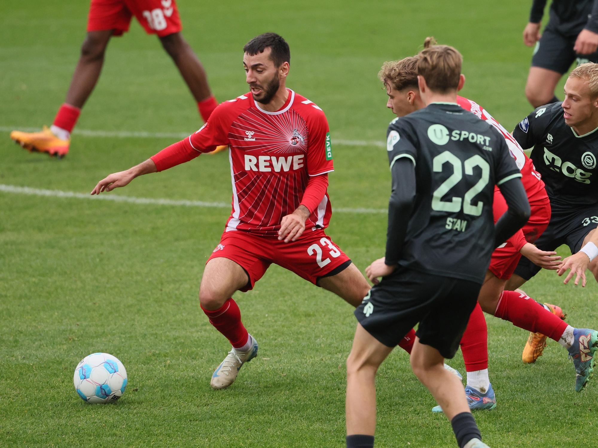 Sargis Adamyan im Test gegen Groningen.