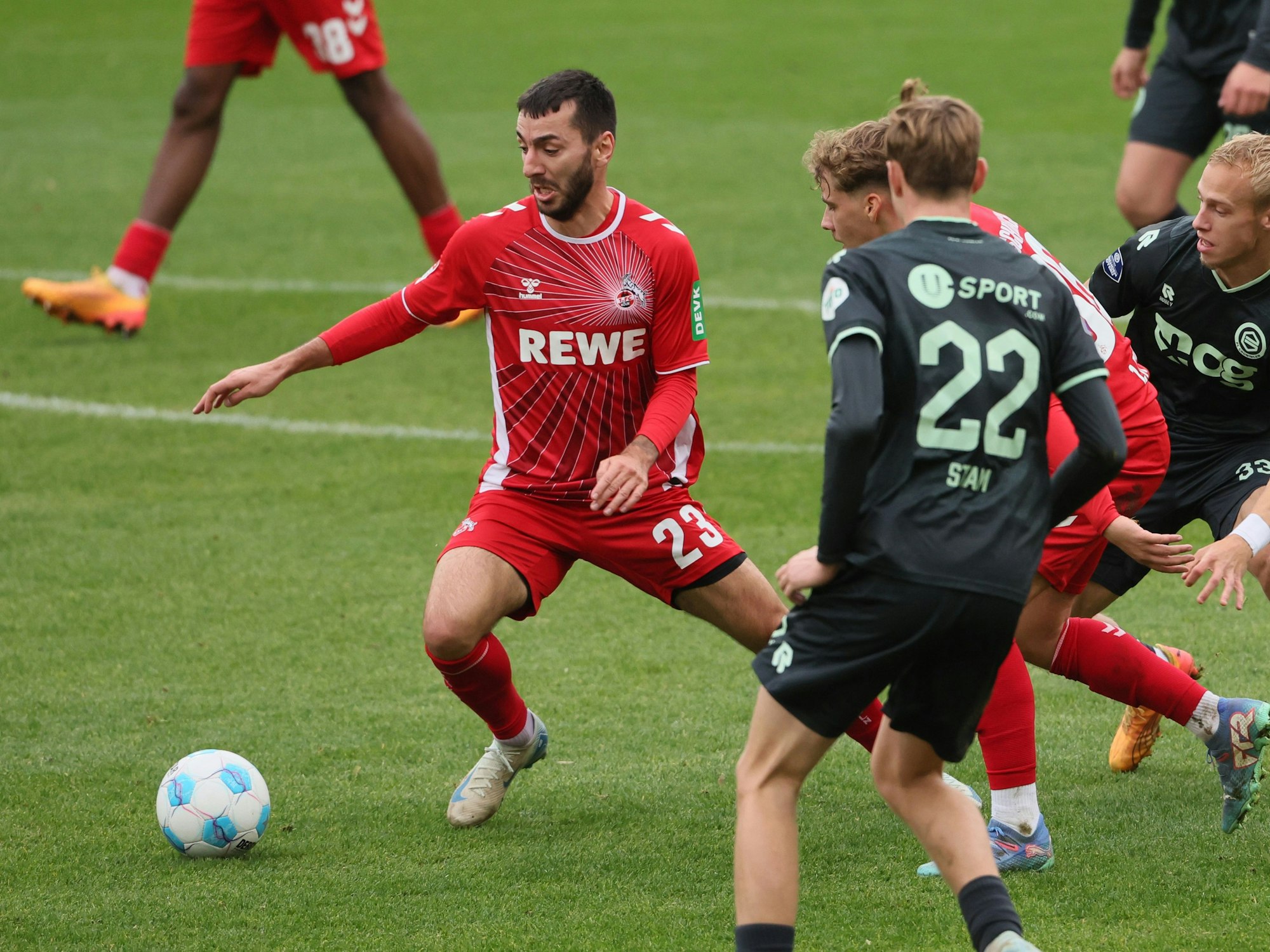 Sargis Adamyan im Test gegen Groningen.