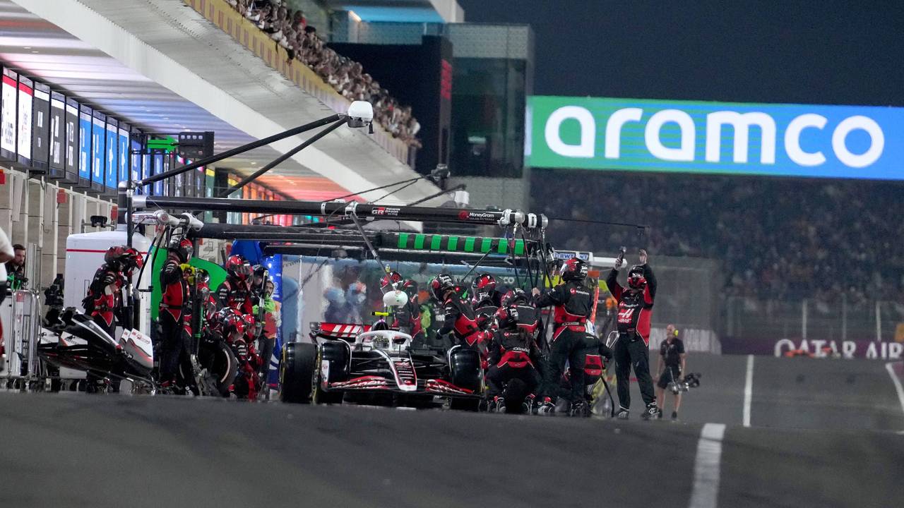 Nico Hülkenberg in der Formel 1 an der Box.