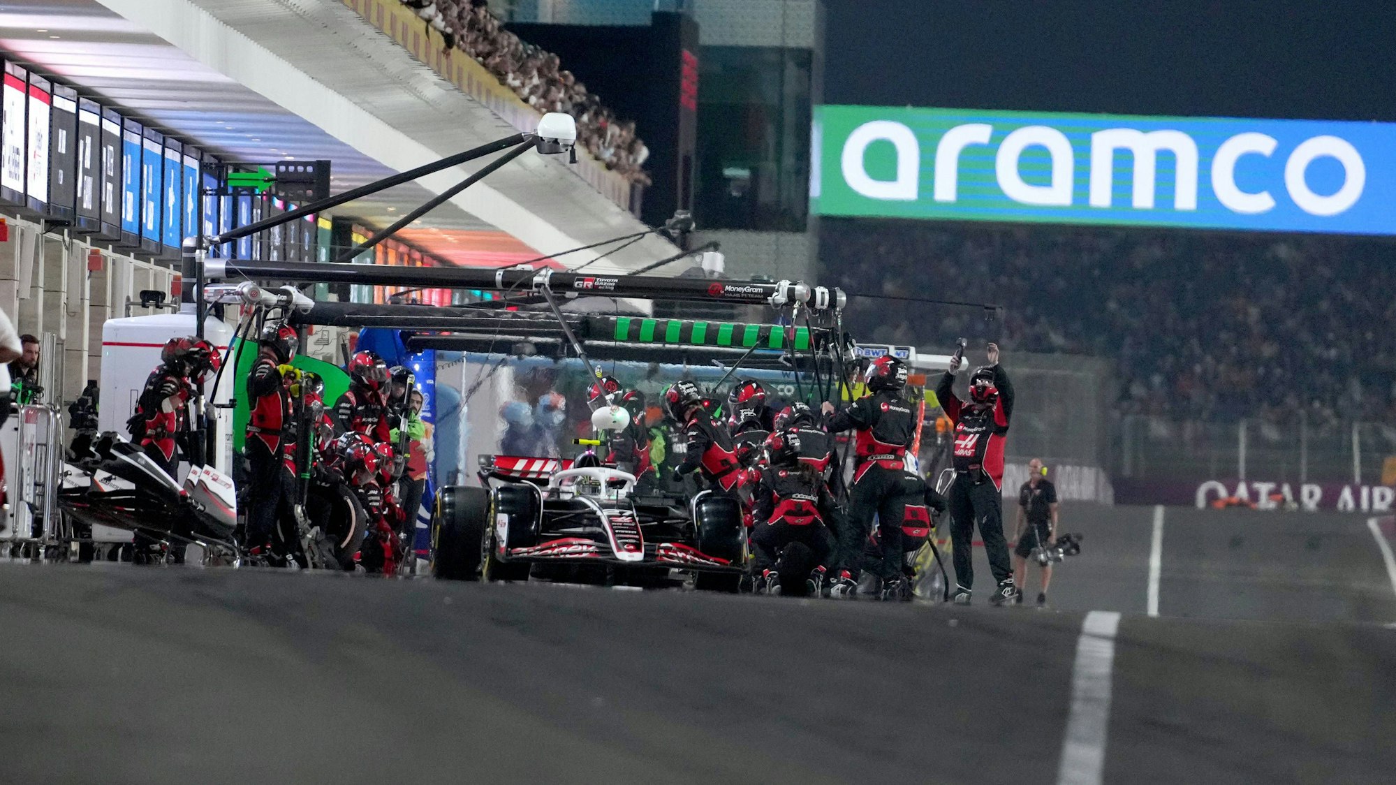 Nico Hülkenberg in der Formel 1 an der Box.