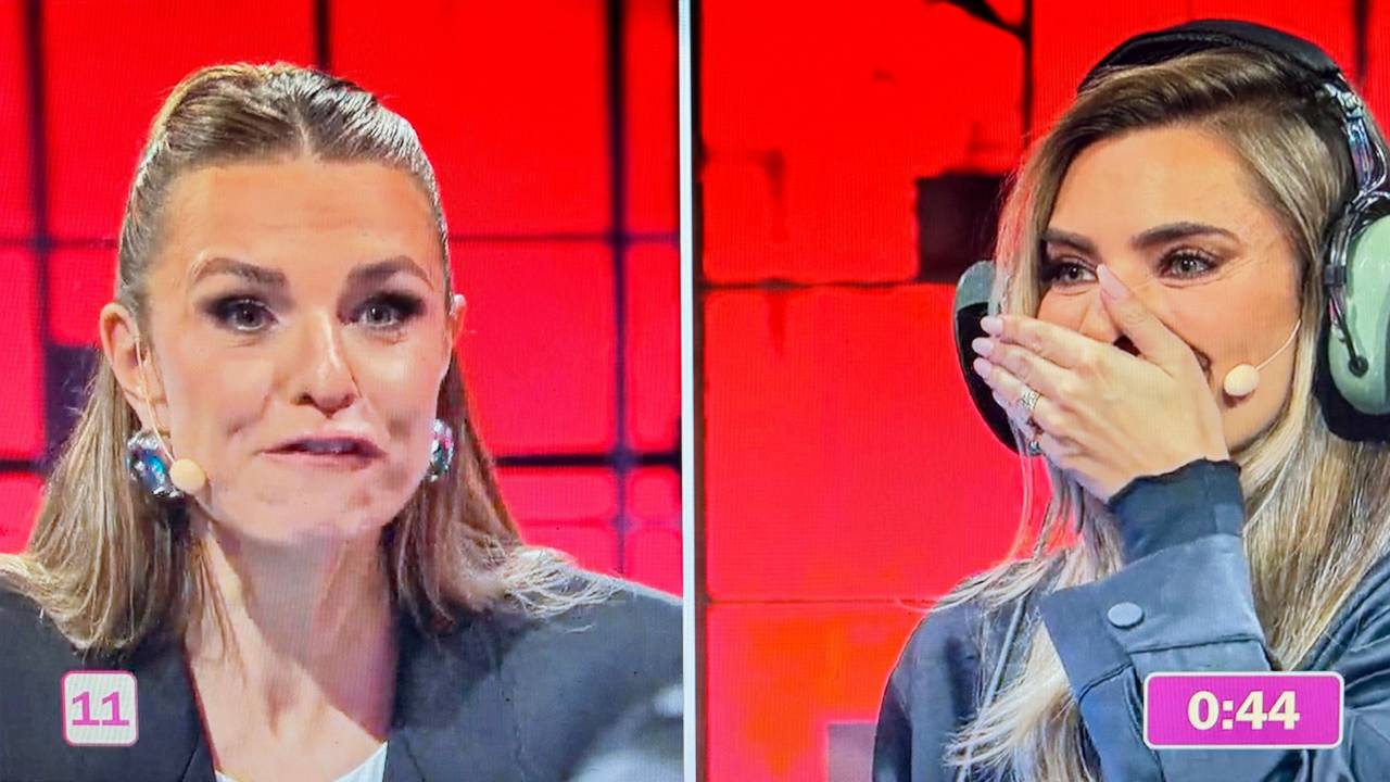 Sophia Thomalla (rechts) spielt in einem Team mit Laura Wontorra: Als sie eine üble Beleidigung durch das RTL-Studio von „Denn sie wissen nicht, was passiert” brüllt, zeigt sie sich selbst entsetzt.