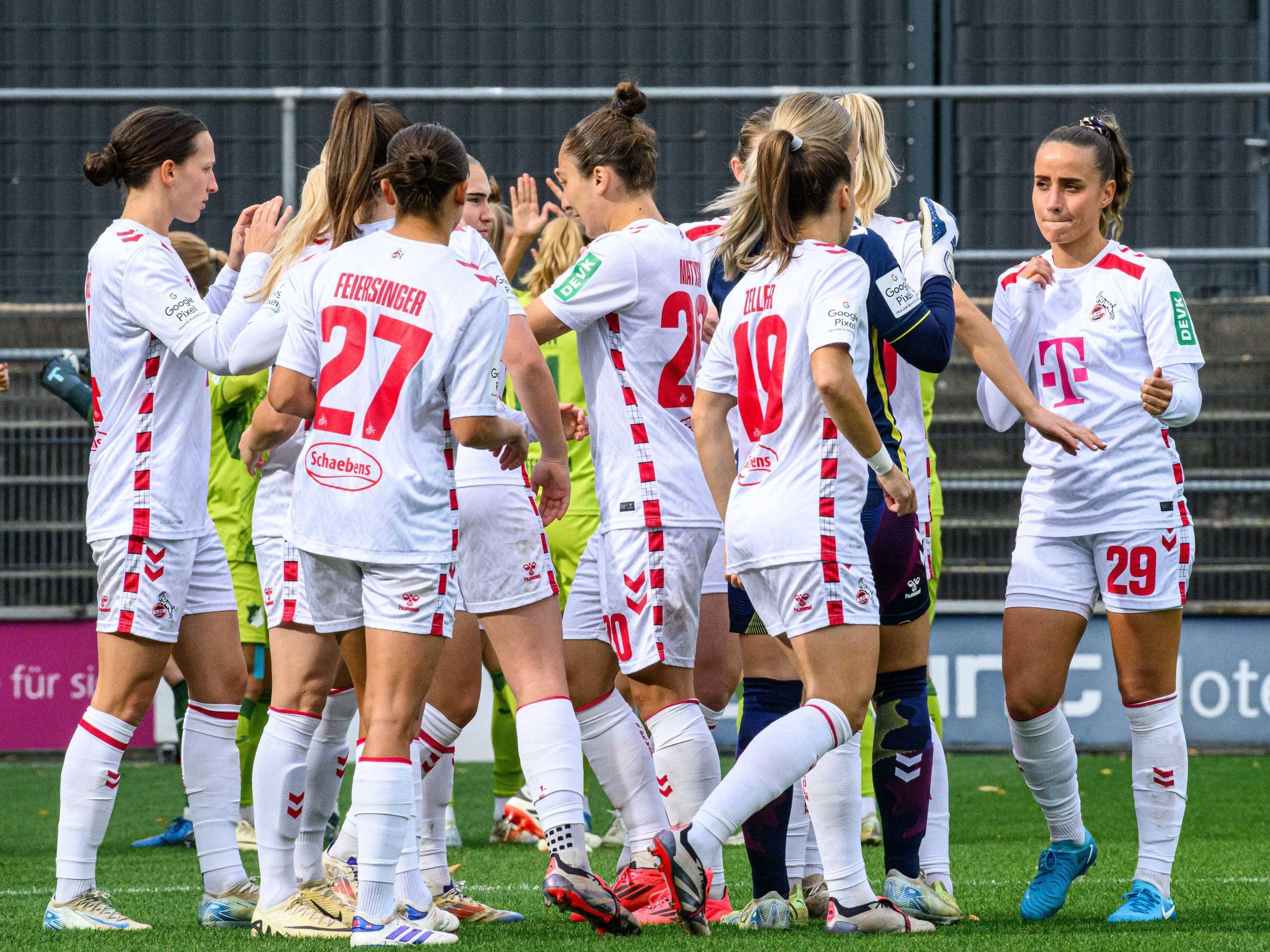 Frauen-Bundesliga: Jubel beim 1. FC Köln.