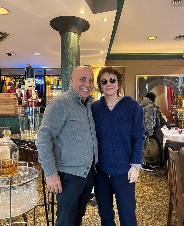 Edel-Gastronom Salvatore Luca mit der italienischen Sängerin Gianna Nannini in seinem Restaurant La Vita