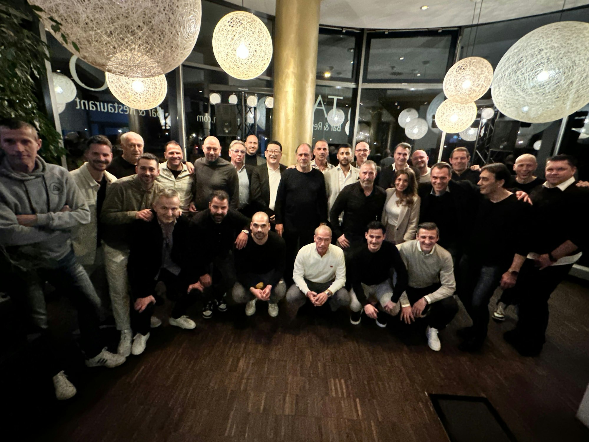 Die Traditionsmannschaft des 1. FC Köln auf ihrer jährlichen Weihnchtsfeier.