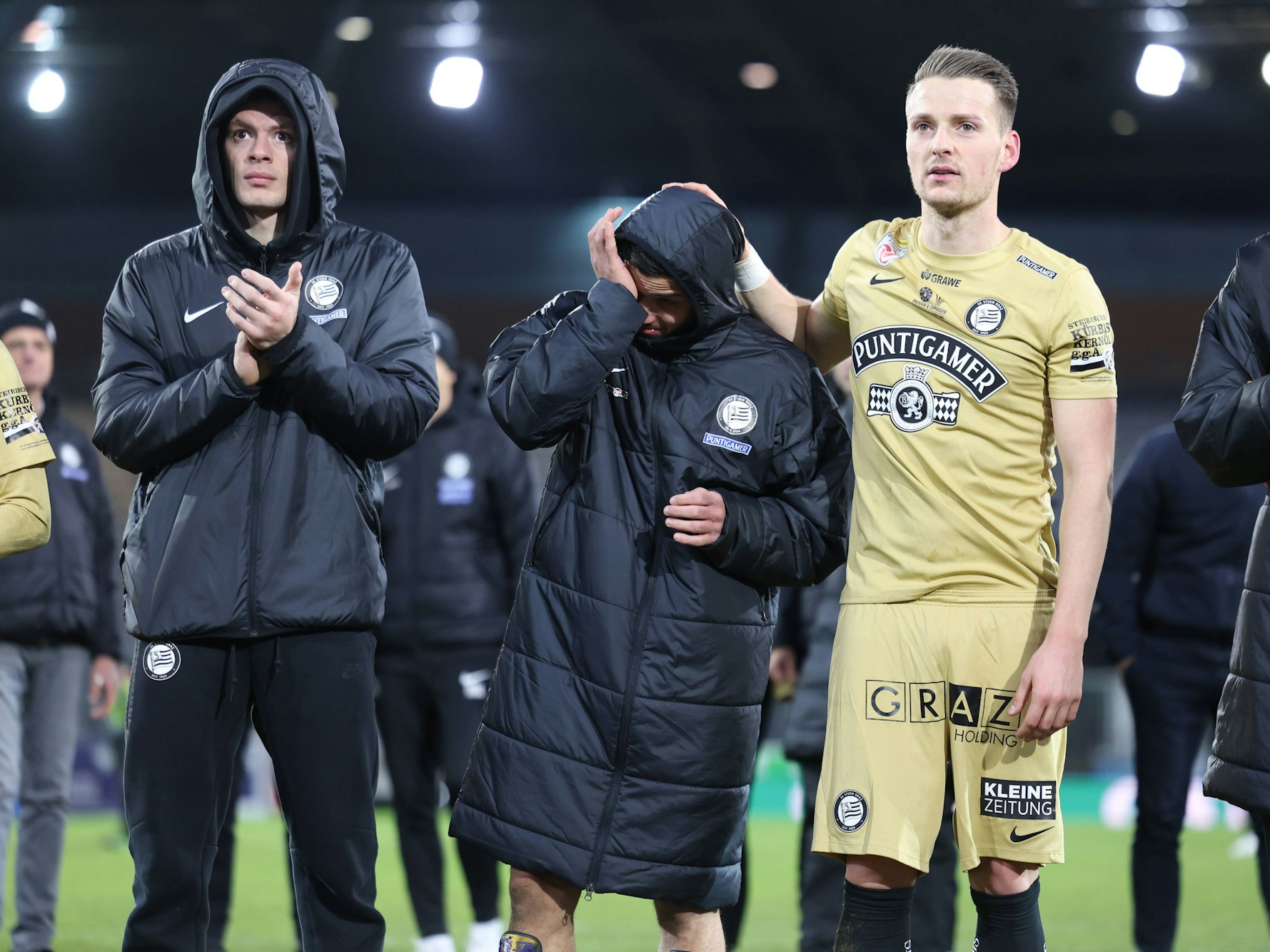Jusuf Gazibegovic vergießt Tränen nach seinem letzten Spiel für Graz.