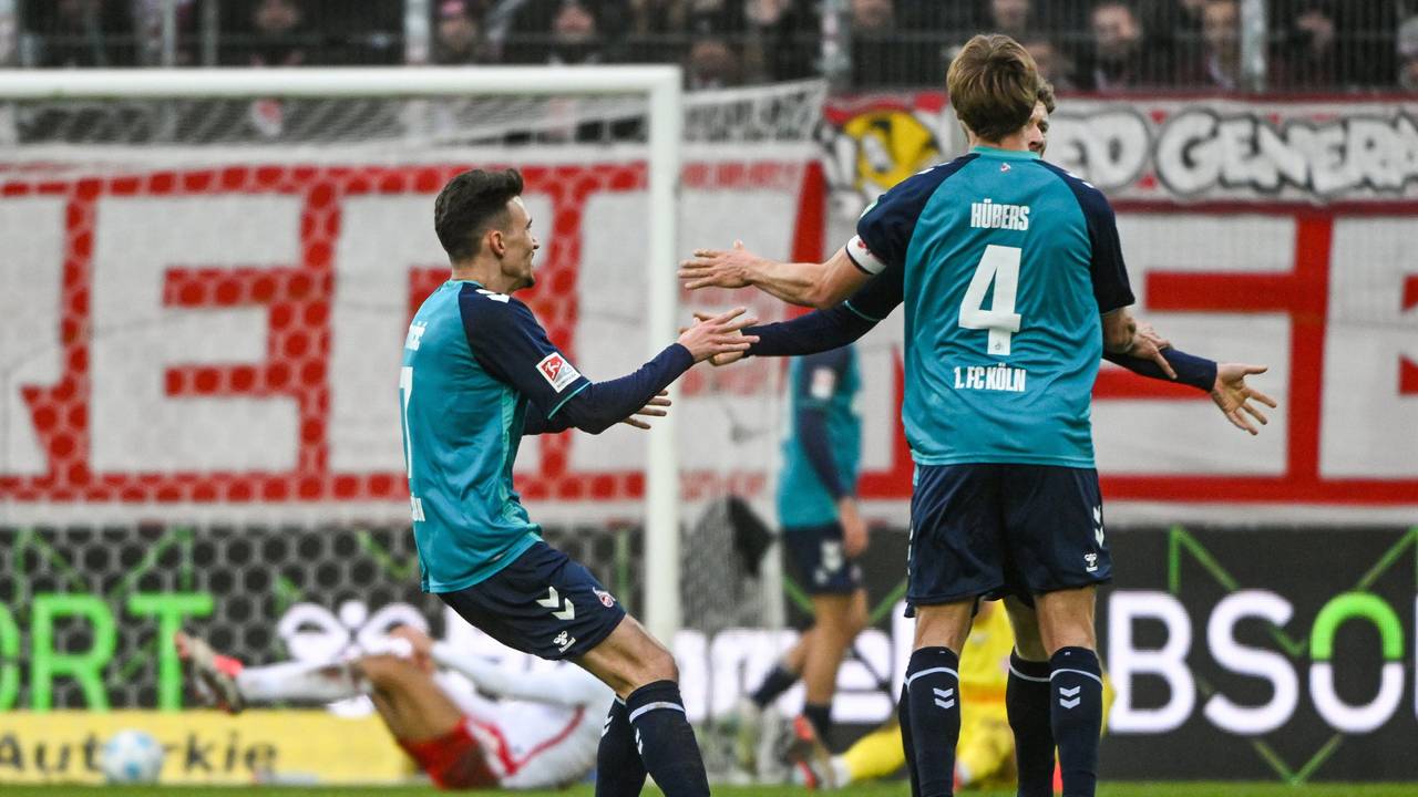 Der 1. FC Köln jubelt gegen Regensburg.