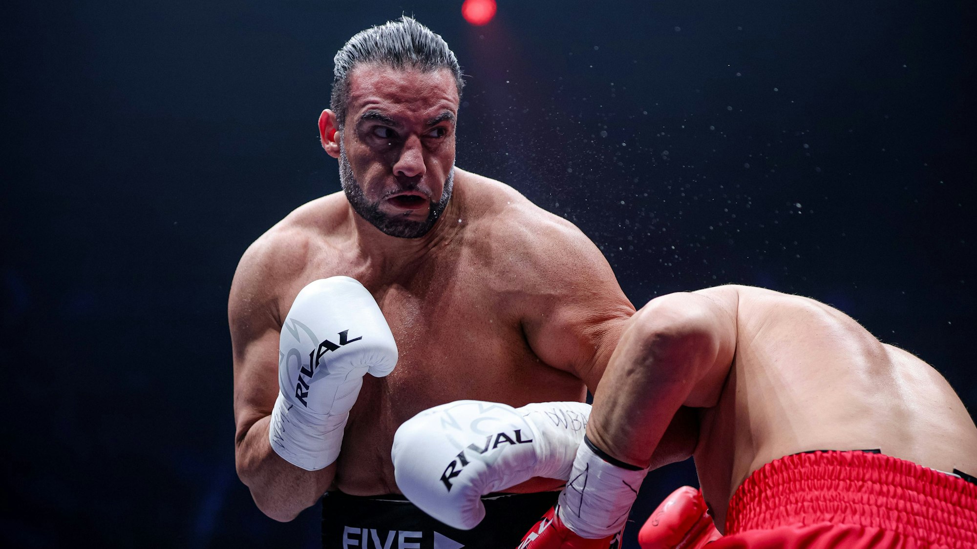 Mahmoud Charr im Boxkampf gegen Kubrat Pulew.