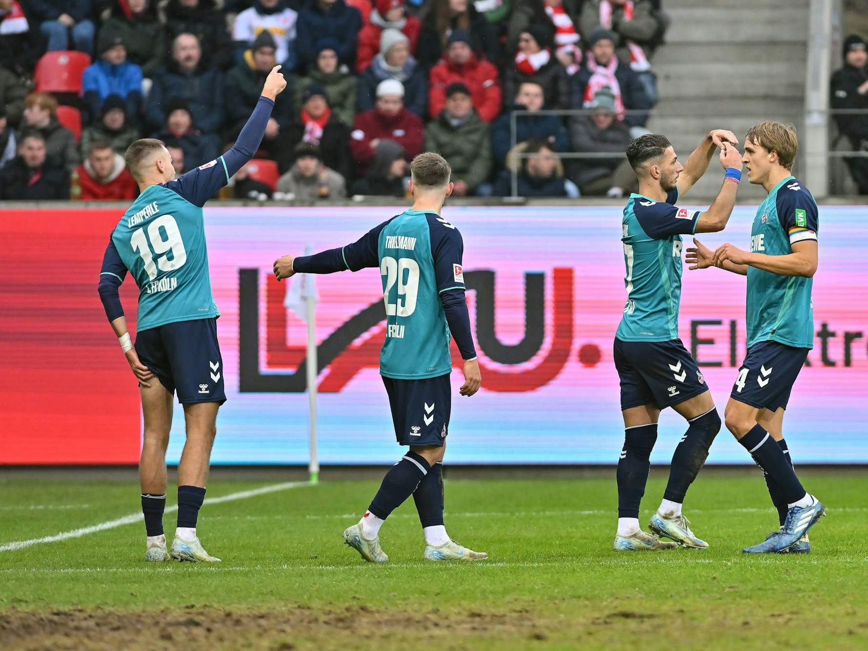 Tim Lemperle zog sich gegen Regensburg eine Oberschenkel-Verletzung zu.