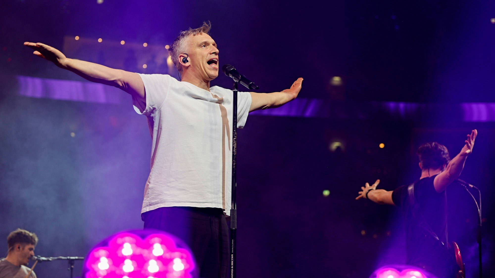 Kasalla beim Auftritt auf der Bühne.