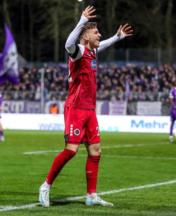 Said El Mala jubelt über ein Tor für Viktoria Köln.
