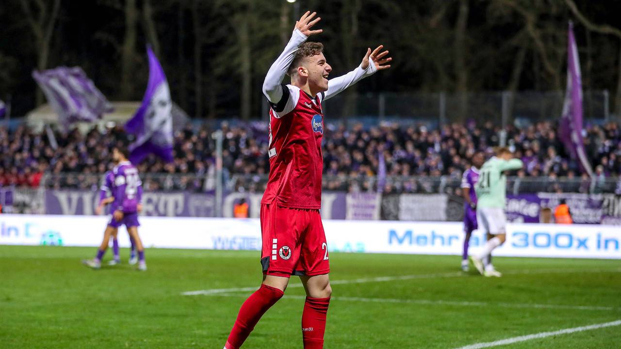 Said El Mala jubelt über ein Tor für Viktoria Köln.