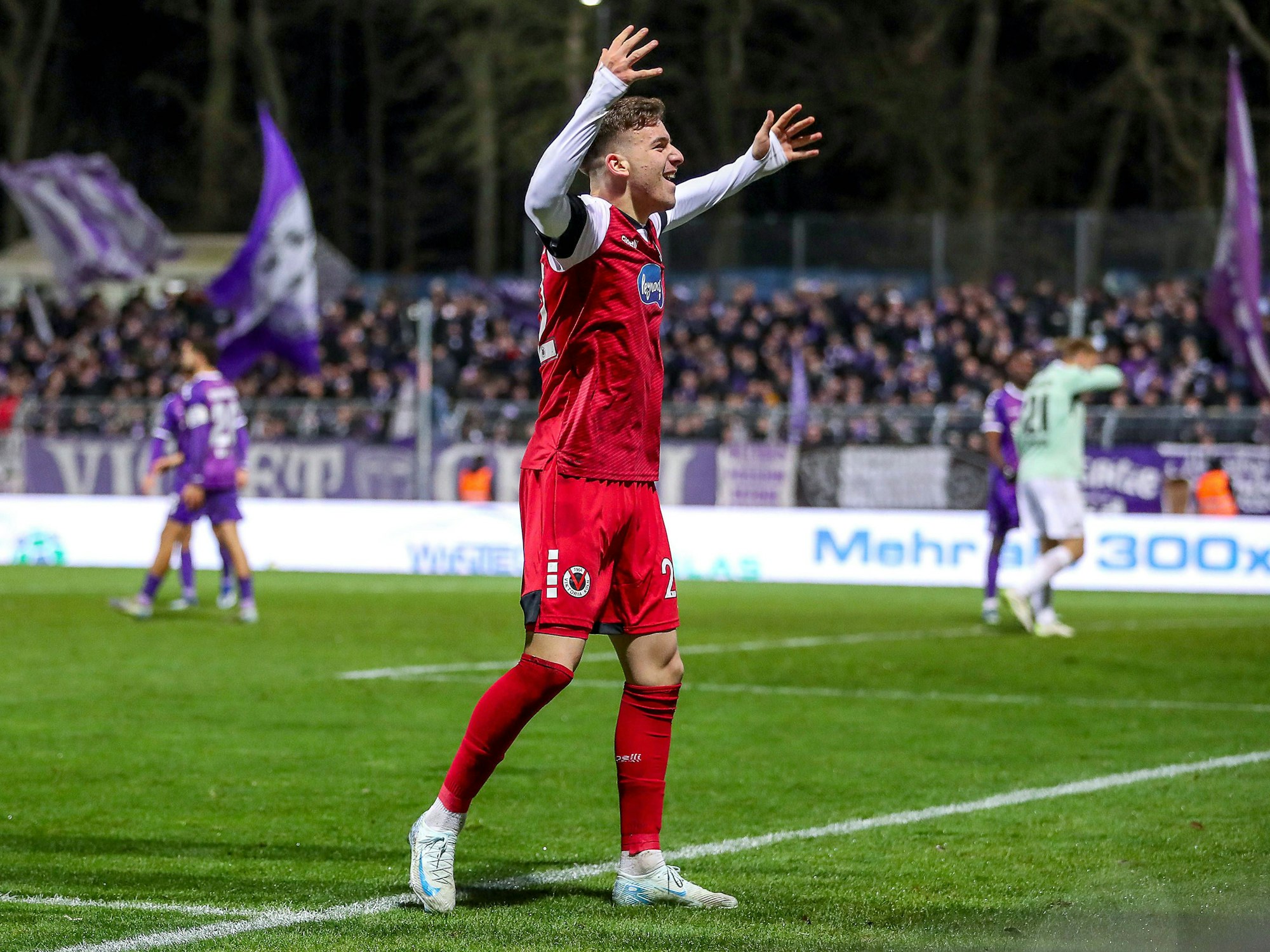 Said El Mala von Viktoria Köln jubelt gegen Osnabrück.