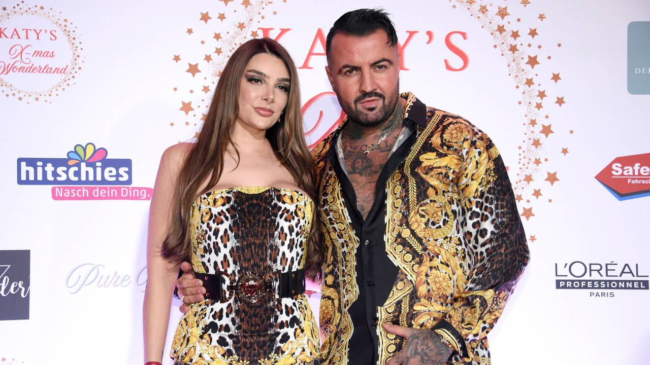 Nathalie Gaus und Cosimo Citiolo auf dem roten Teppich bei „Katy's X-Mas Wonderland“ am 6. Dezember 2024.
