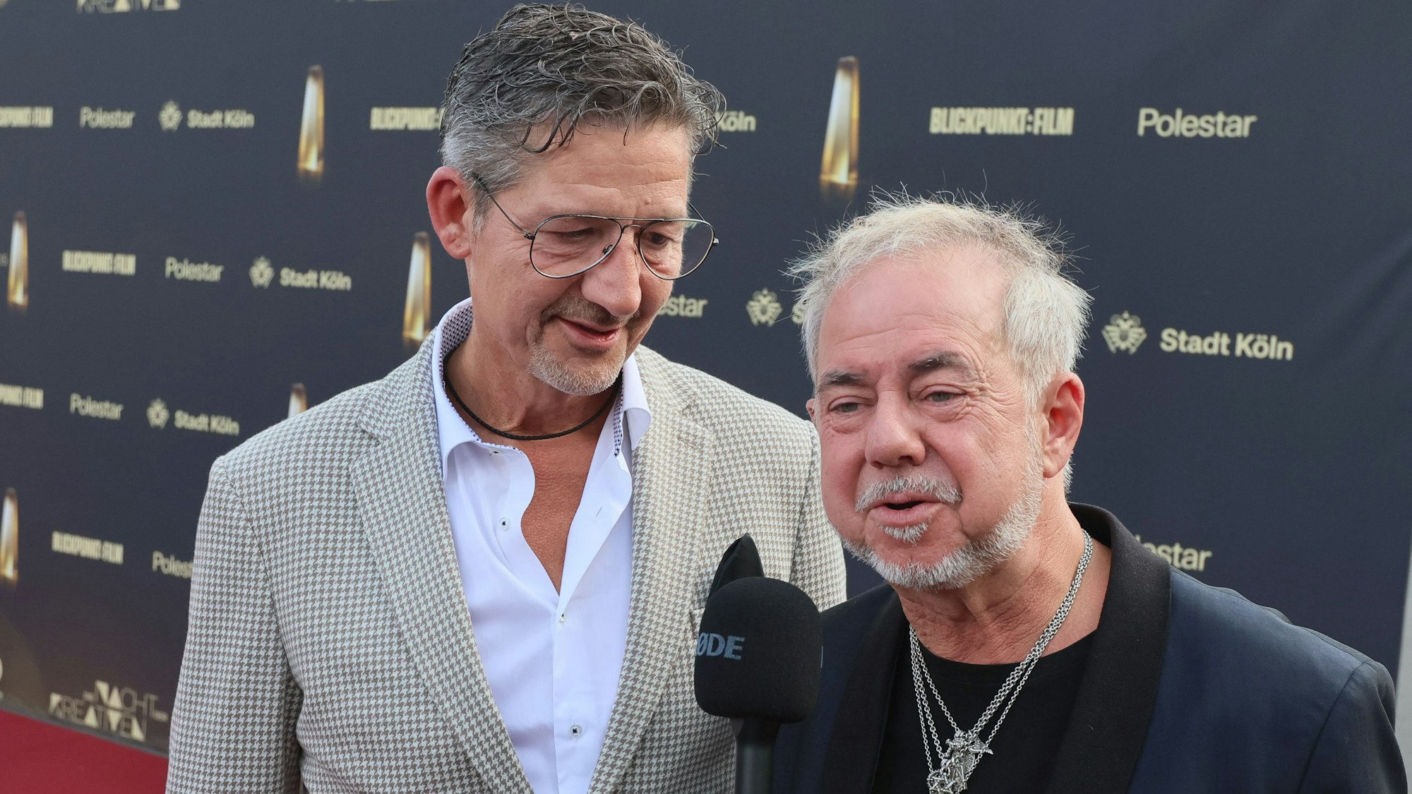 Helmut Zerlett (re.) beim „Deutschen Fernsehpreis“ mit Robert Matt auf dem Roten Teppich.