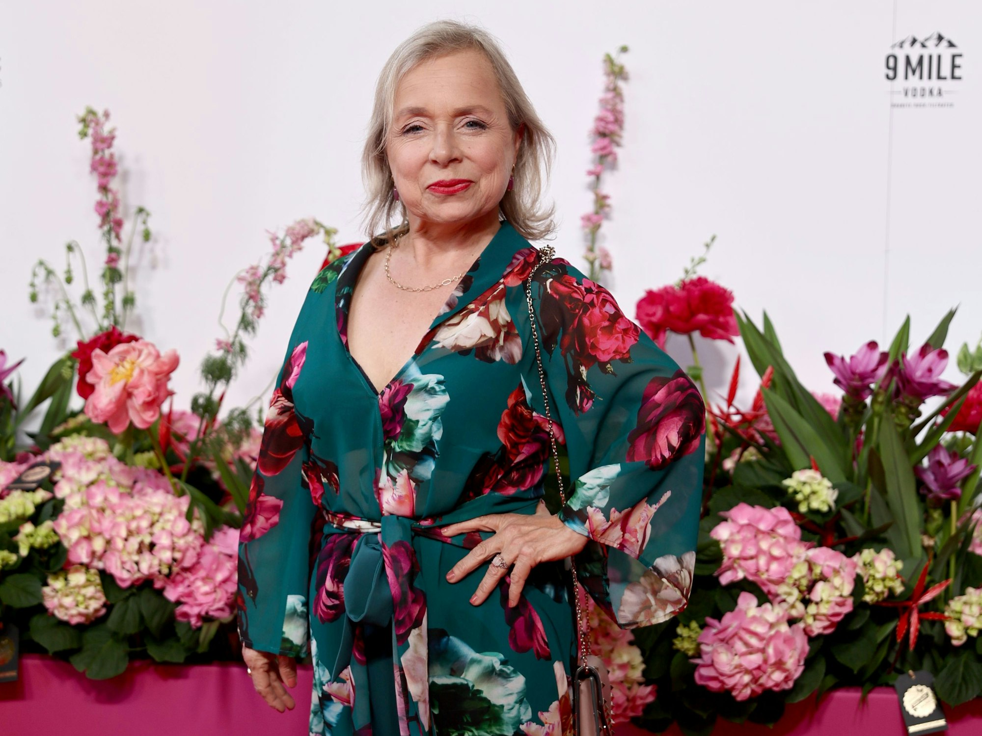 Schauspielerin Christine Urspruch kommt zur Verleihung des Deutschen Filmpreises 2024.