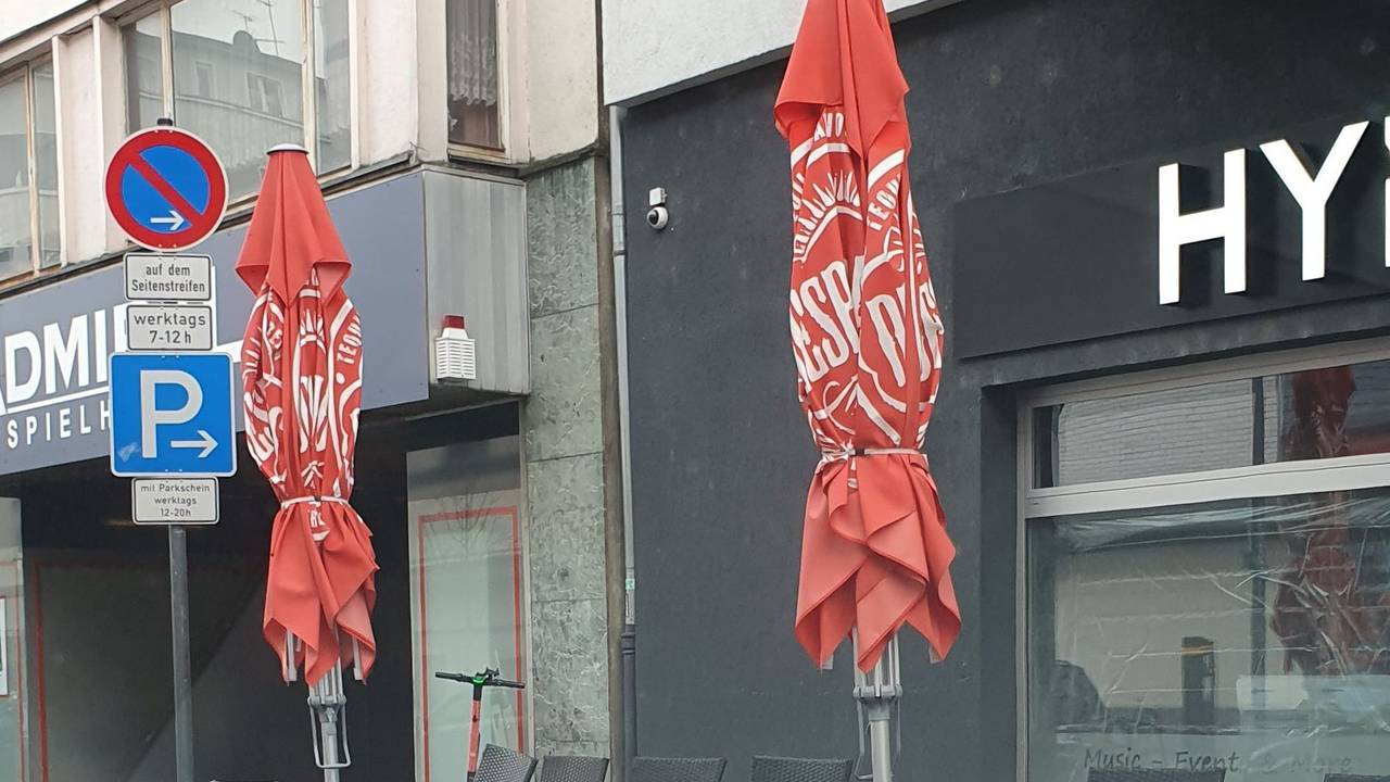 Gastro-Bestuhlung auf der Frankfurter Straße in Köln-Mülheim