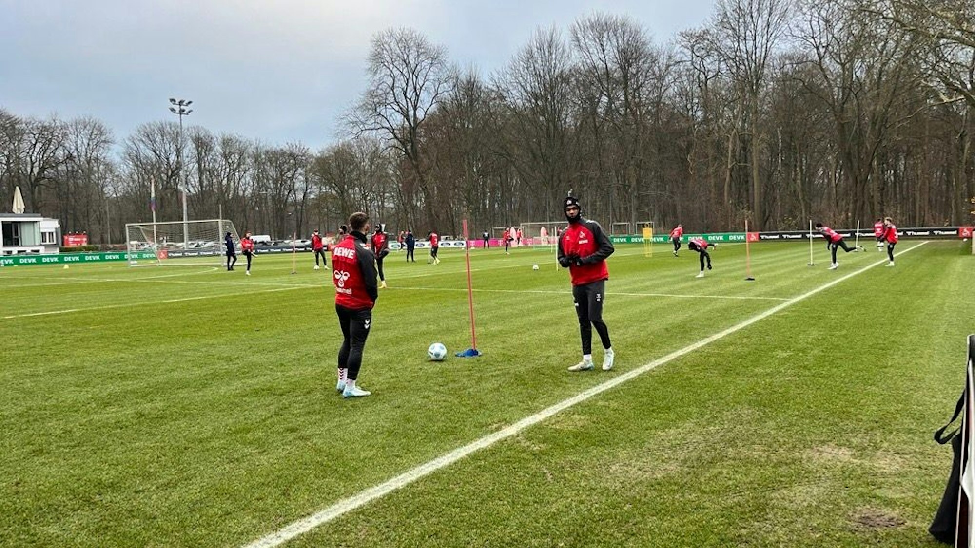 Damion Downs und Jan Thielmann beim FC-Training.