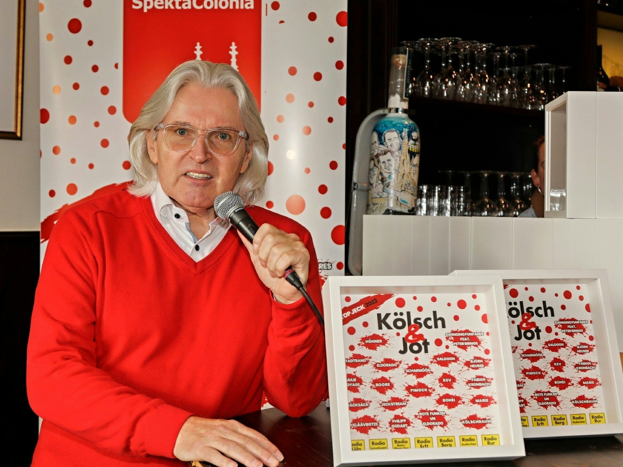 Jürgen Hoppe bei der Präsentation von „Kölsch & Jot – Top-Jeck“.