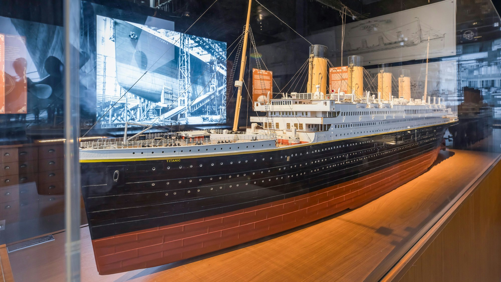 Das Foto zeigt ein Modell der Titanic.