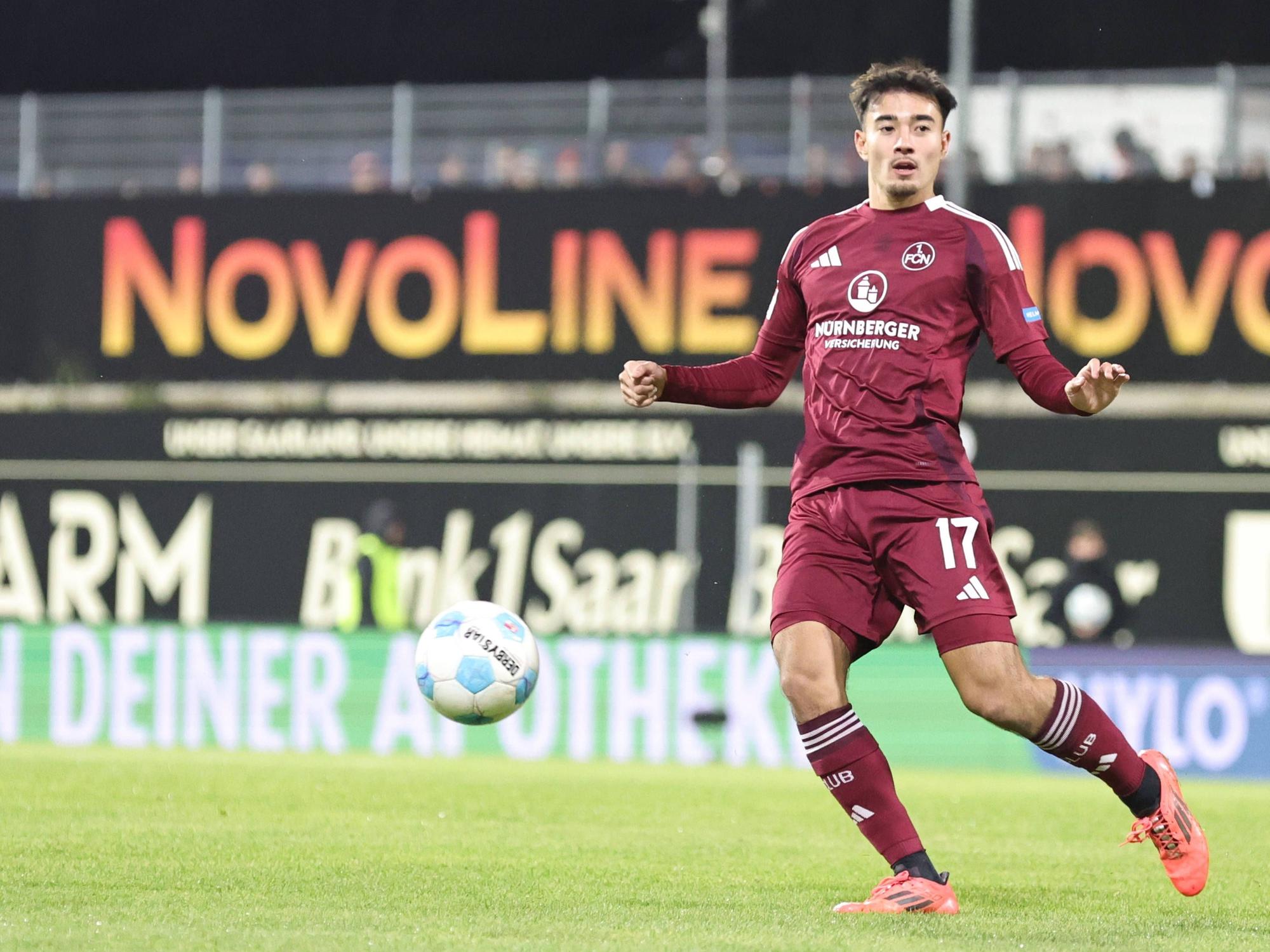Jens Castrop auf dem Platz im Trikot des 1. FC Nürnberg.