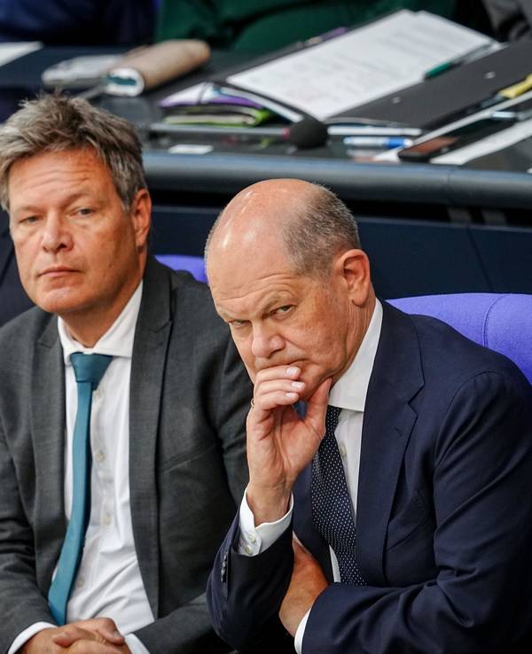 Christian Lindner (FDP), Robert Habeck (Die Grünen), Olaf Scholz (SPD, von links): Die Fraktionen der ehemaligen Ampel-Regierung haben sich auf steuerliche Entlastungen für Bürgerinnen und Bürger geeinigt.