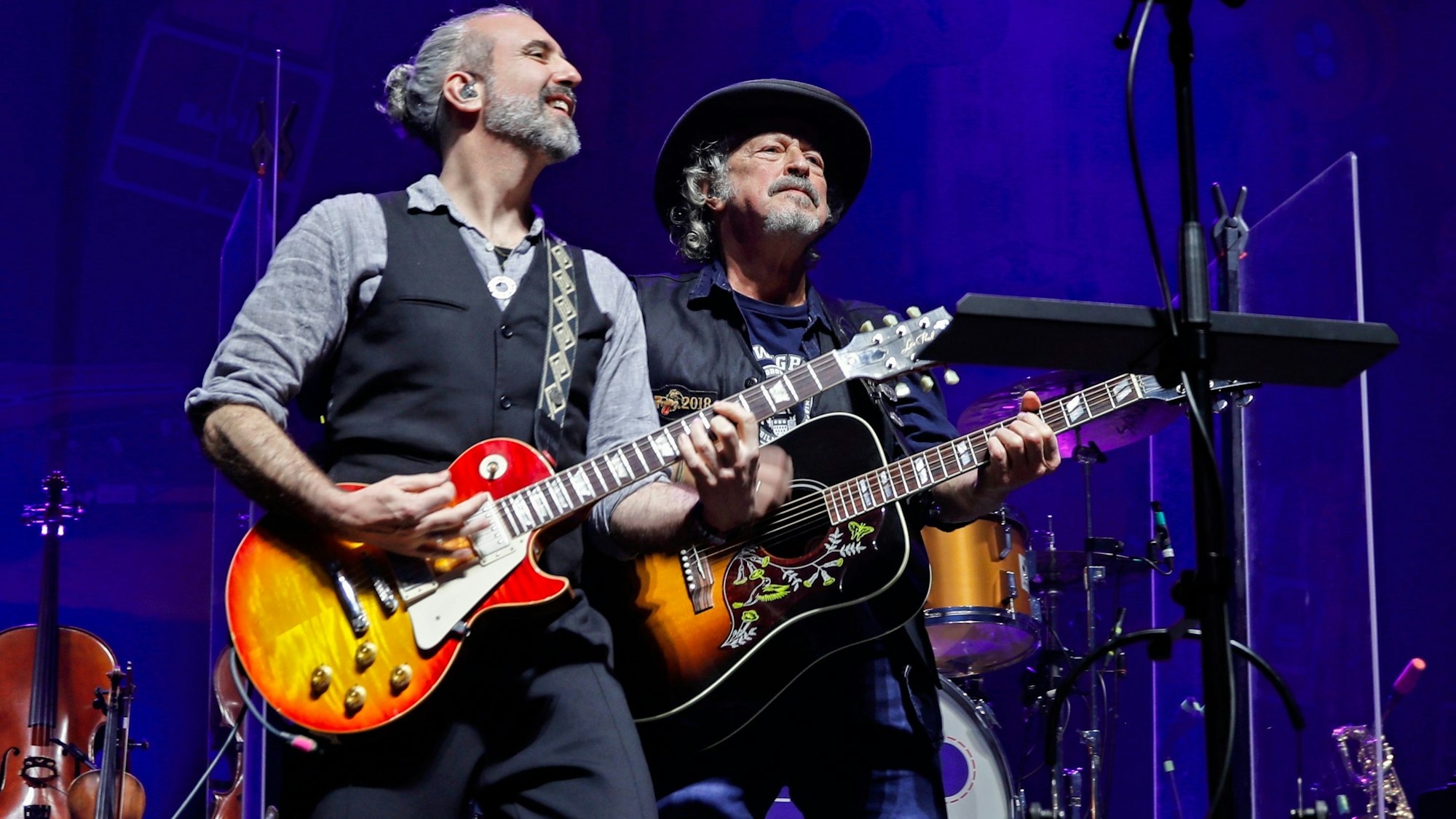 Wolfgang Niedecken mit Ulrich Rode auf der Bühne.