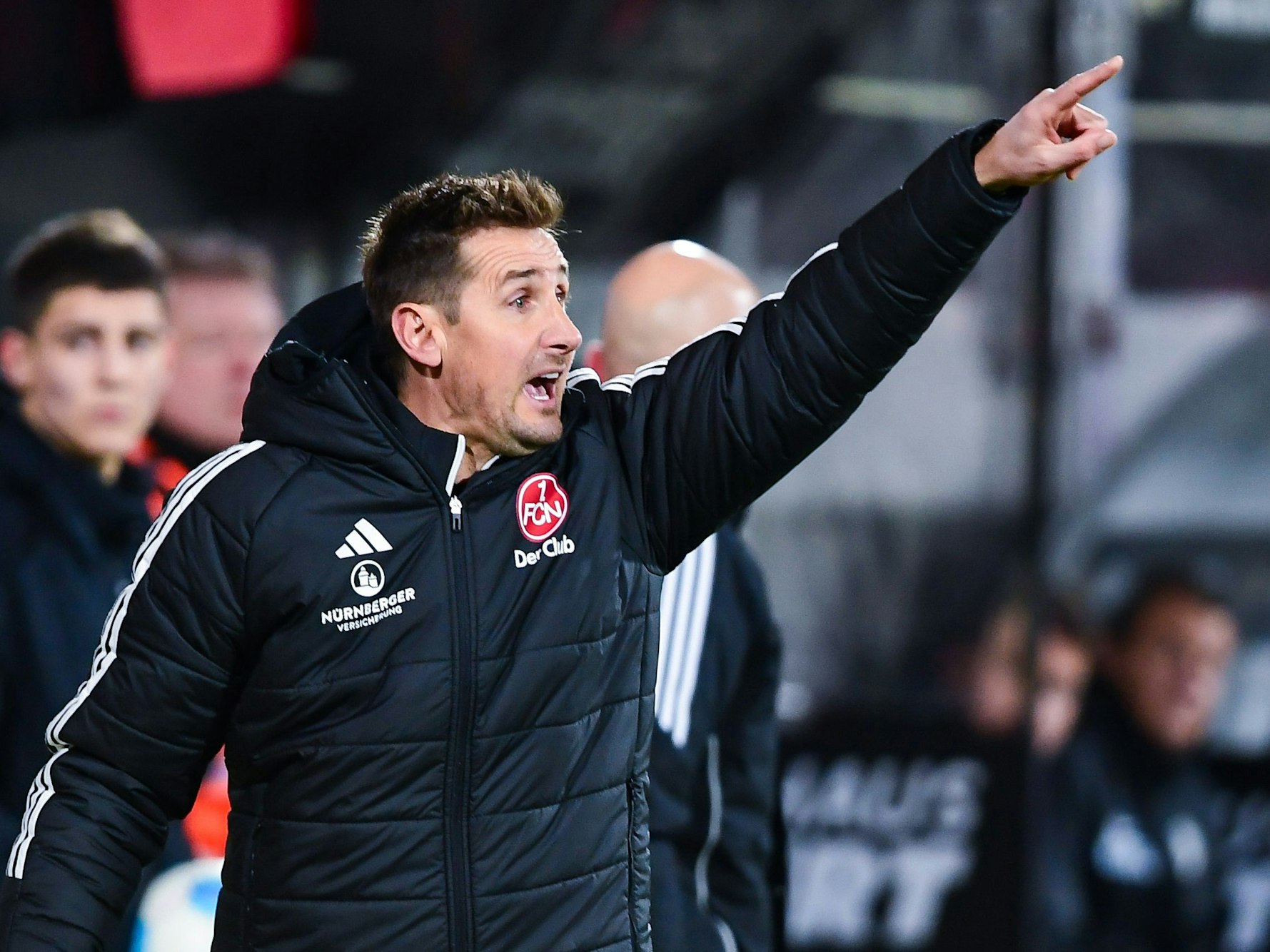 Nürnbergs Trainer Miroslav Klose in Aktion.