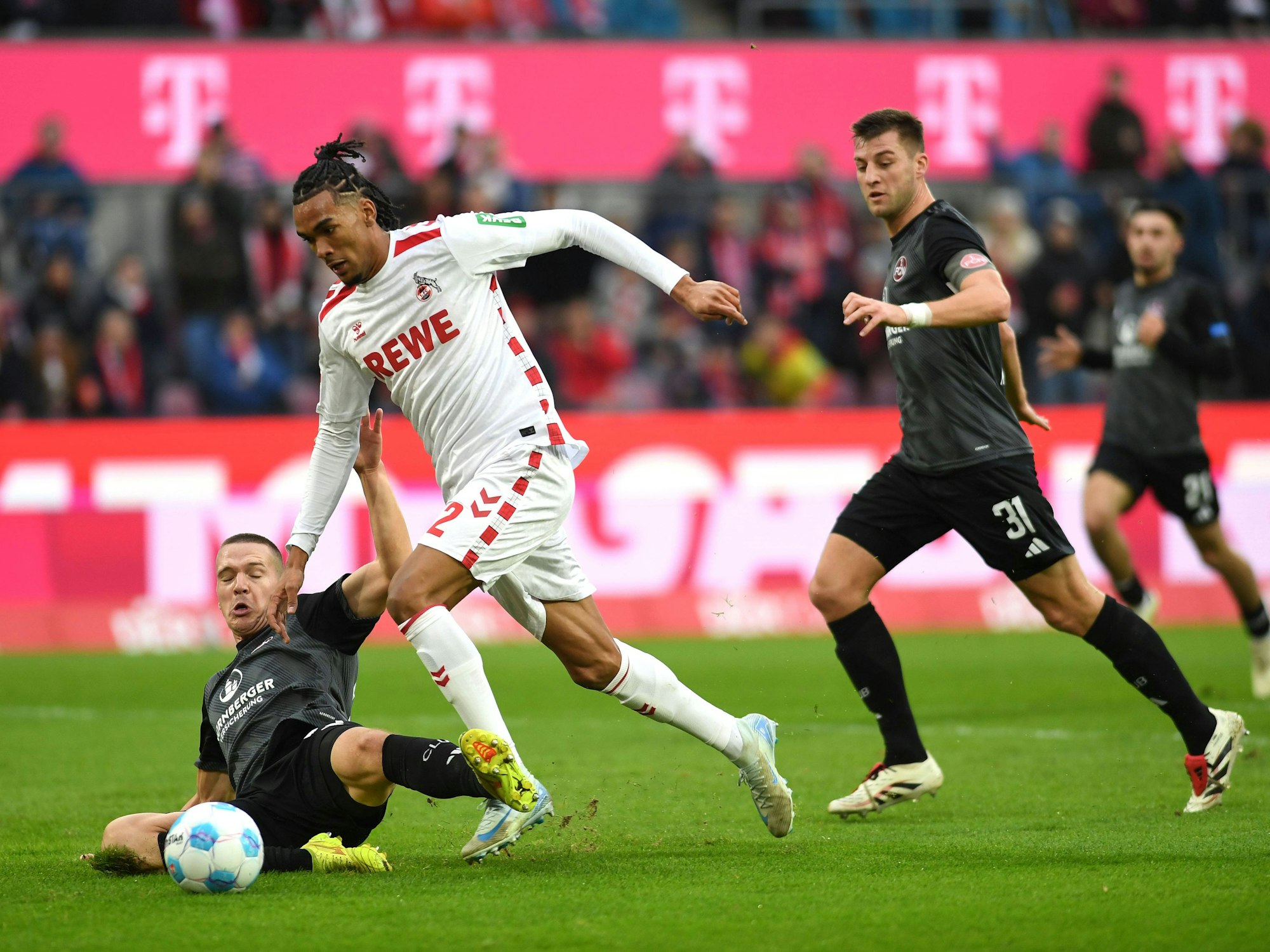 Ondrej Karafiat foult Damion Downs.