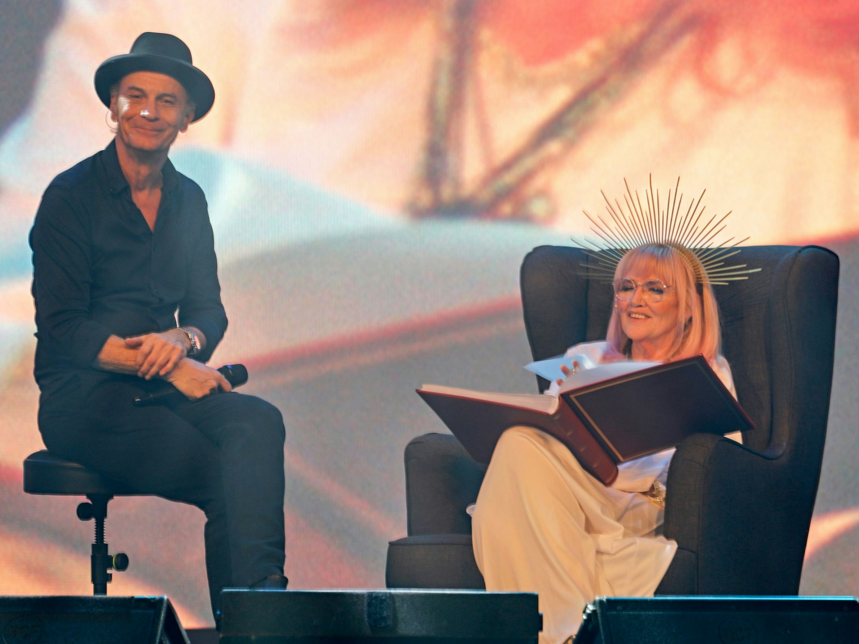 Gaby Köster mit Peter Brings auf der Bühne“