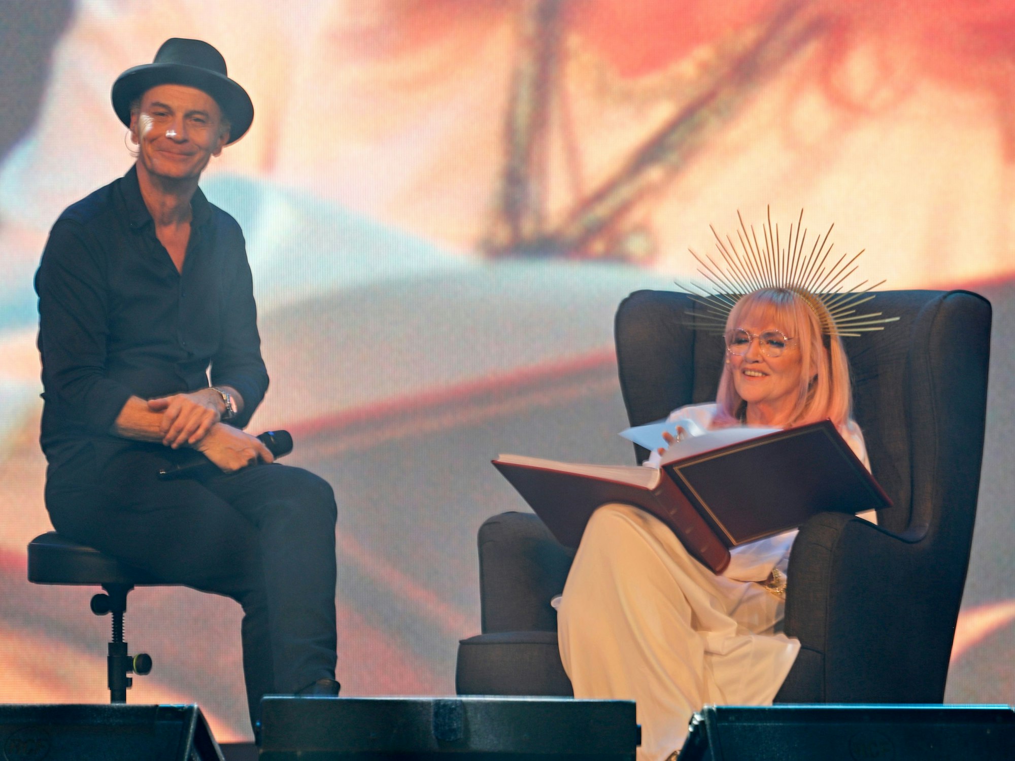 Gaby Köster mit Peter Brings auf der Bühne“