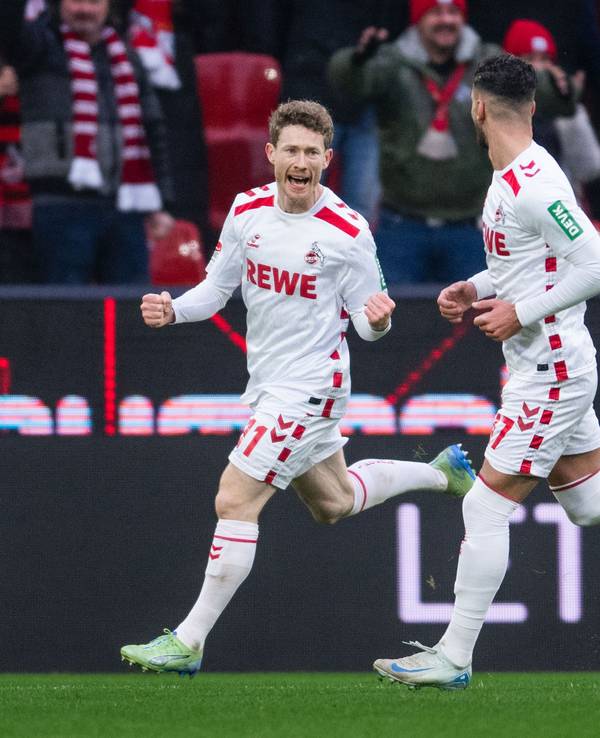 Kölns Torschütze Florian Kainz und Leart Pacarada jubeln nach dem Treffer zum 2:0 gegen Nürnberg.