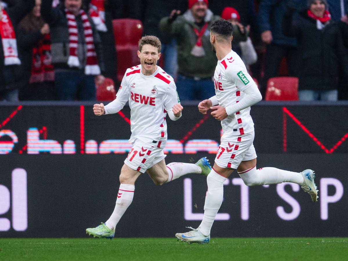 Kölns Torschütze Florian Kainz und Leart Pacarada jubeln nach dem Treffer zum 2:0 gegen Nürnberg.
