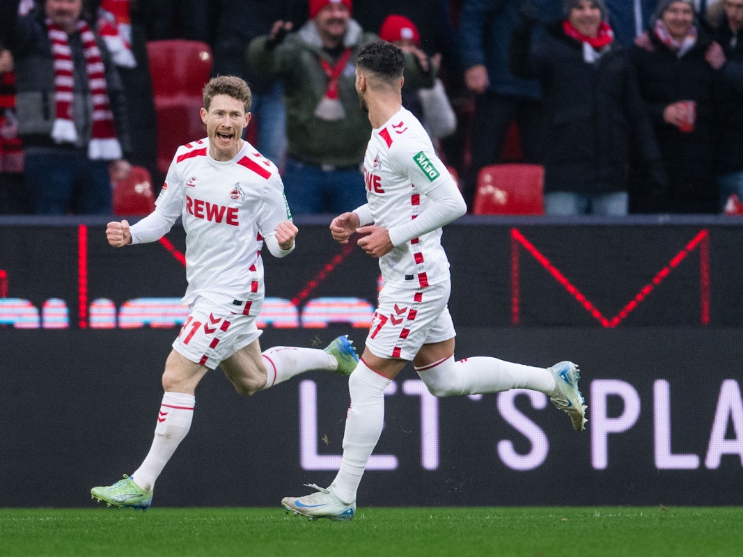Kölns Torschütze Florian Kainz und Leart Pacarada jubeln nach dem Treffer zum 2:0 gegen Nürnberg.