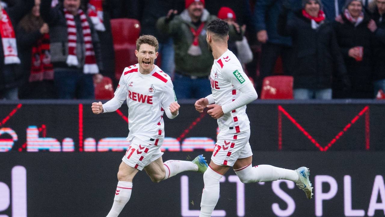 Kölns Torschütze Florian Kainz und Leart Pacarada jubeln nach dem Treffer zum 2:0 gegen Nürnberg.
