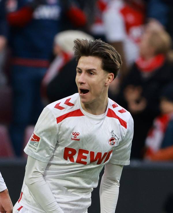 Damion Downs und Denis Huseinbasic jubeln über das Tor zum 3:0.