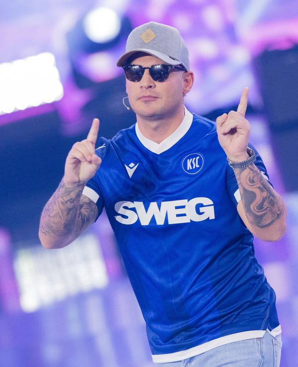 Pietro Lombardi, Jurymitglied, steht im Finale der RTL Castingshow „Deutschland sucht den Superstar" im Coloneum auf der Bühne.