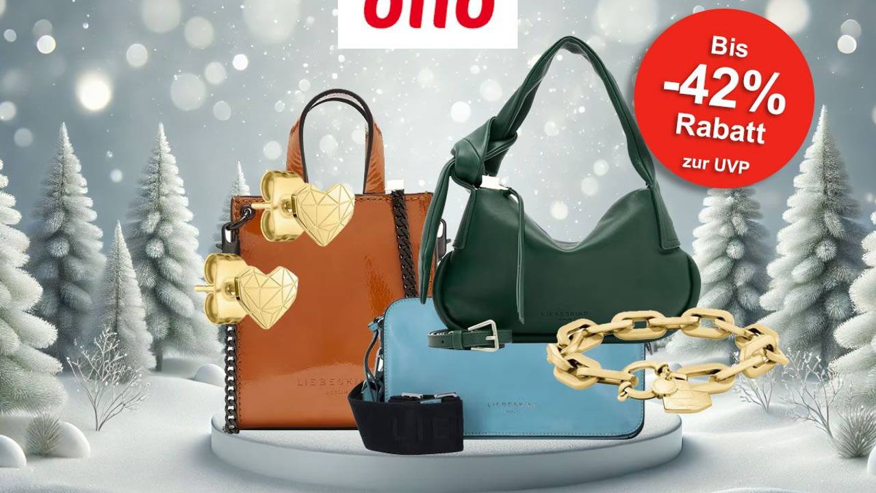 Auf dem Bild sind Liebeskind Taschen, Ohrringe und ein Armband zu sehen.