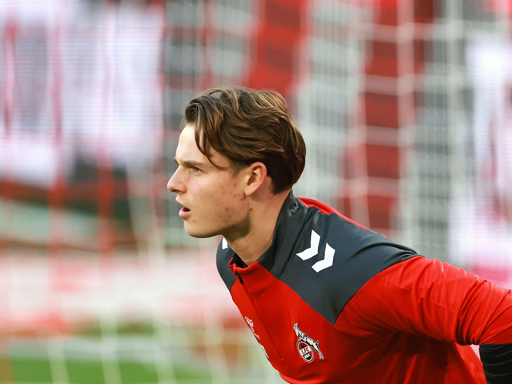 Jonas Urbig (1. FC Köln) in Aktion.
