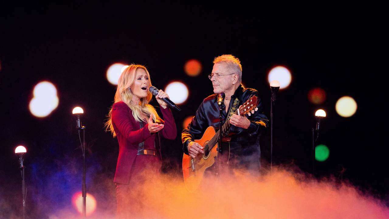 Nach 25 Jahren steht Reinhard Mey wieder auf der Bühne – neben Helene Fischer.