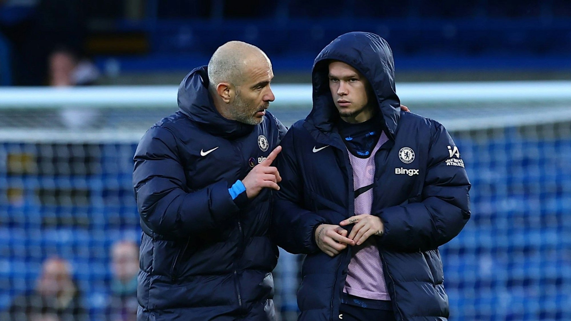 Mykhaylo Mudryk am 1. Dezember 2024 nach einem Spiel des FC Chelsea mit Trainer Enzo Maresca.AP