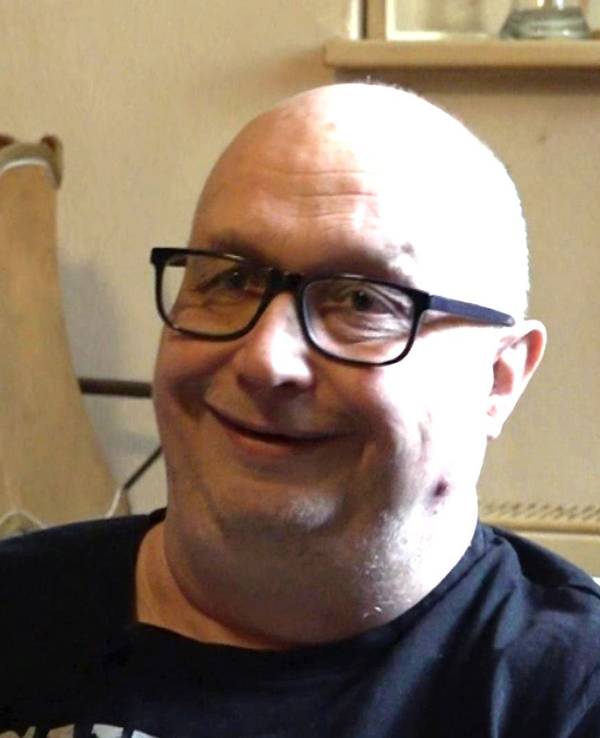 In Trier breitet sich weihnachtliche Stimmung aus. Ralf steht dem kommerziellen Trubel allerdings kritisch gegenüber.