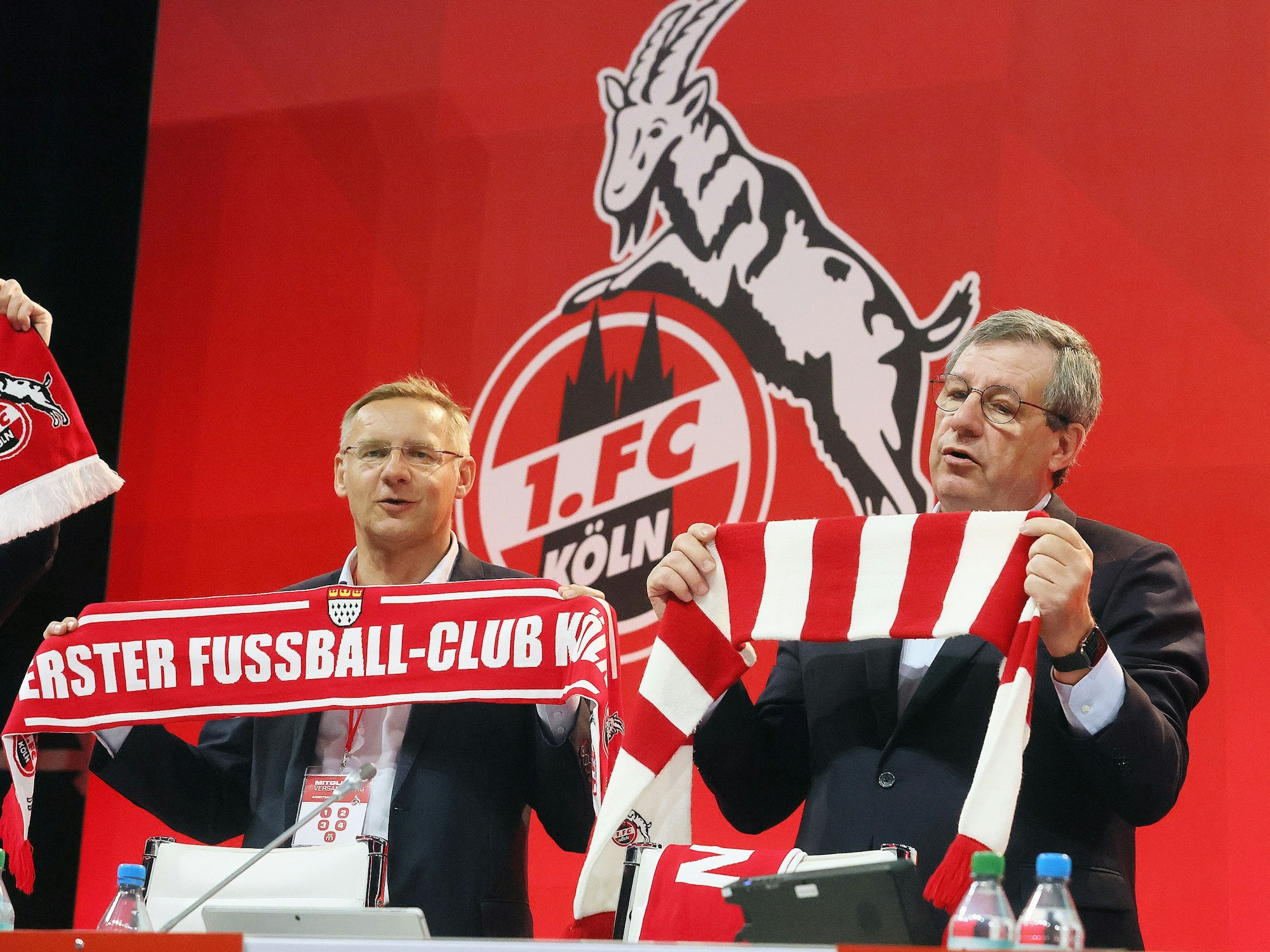 1. FC Köln, Mitgliederversammlung, von links: Eckhard Sauren und Werner Wolf.
