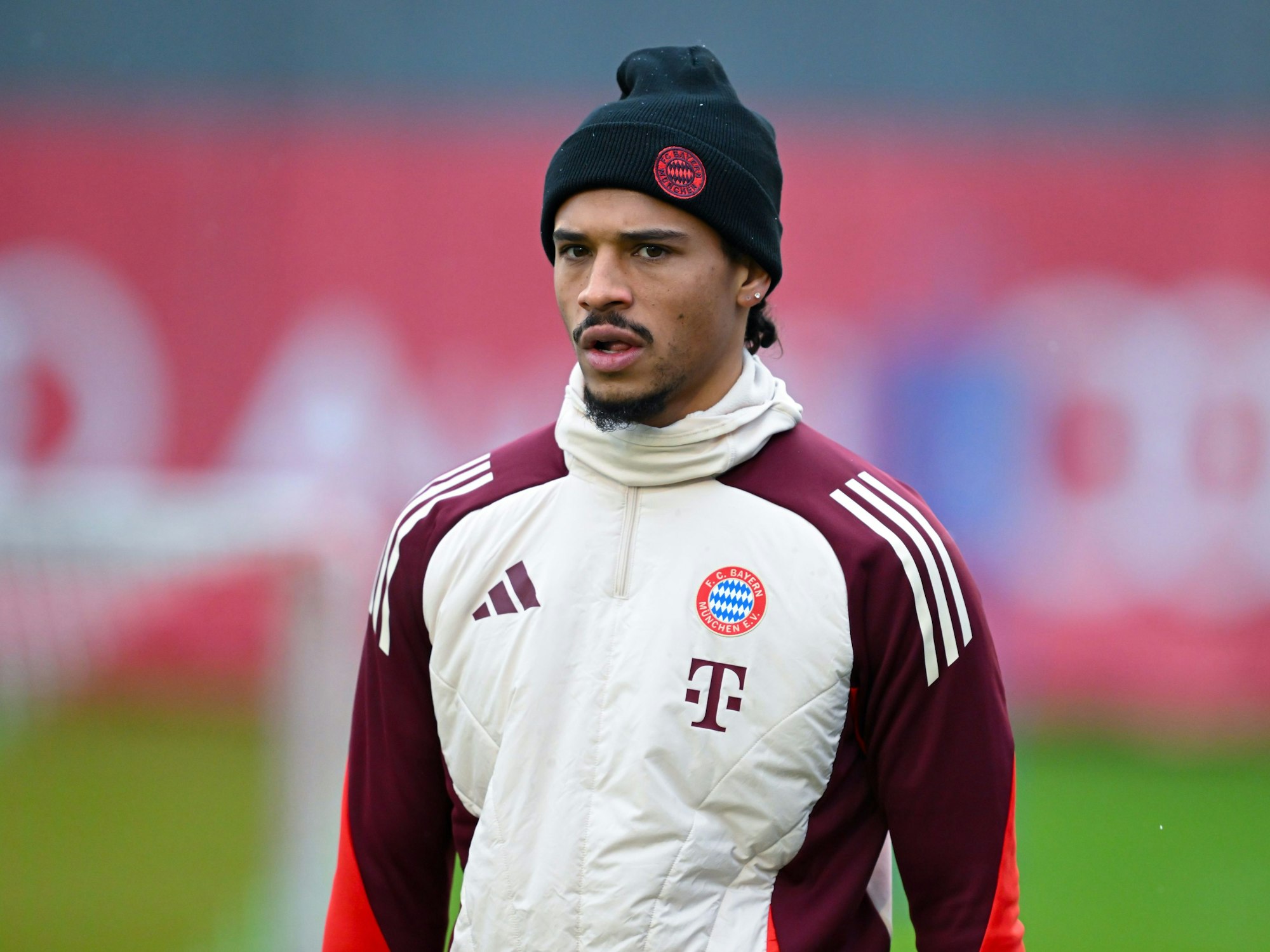 Leroy Sané bereitet sich am 9. Dezember 2014 auf das Spiel gegen Schachtar Donezk vor.