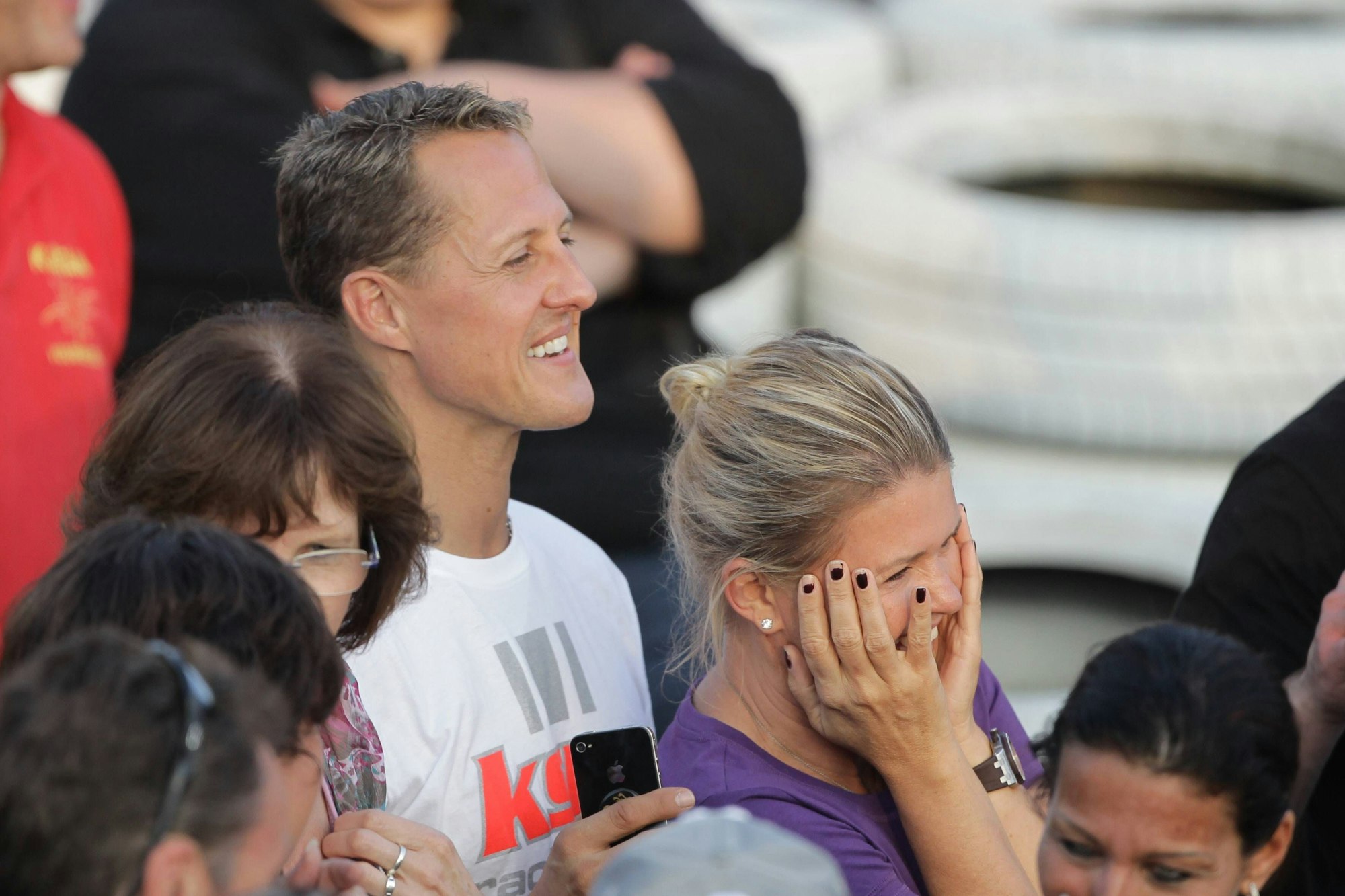 Michael Schumacher mit seiner Frau Corinna mit guter Laune.