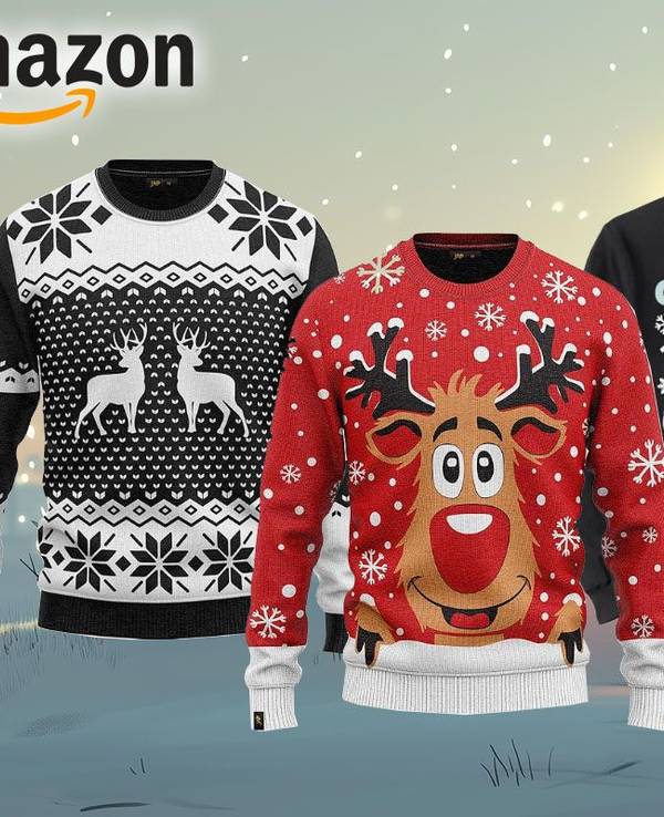 Amazon Produktbilder von drei Weihnachtspullovern auf weihnachtlichem Hintergrund mit Tannenbaum.