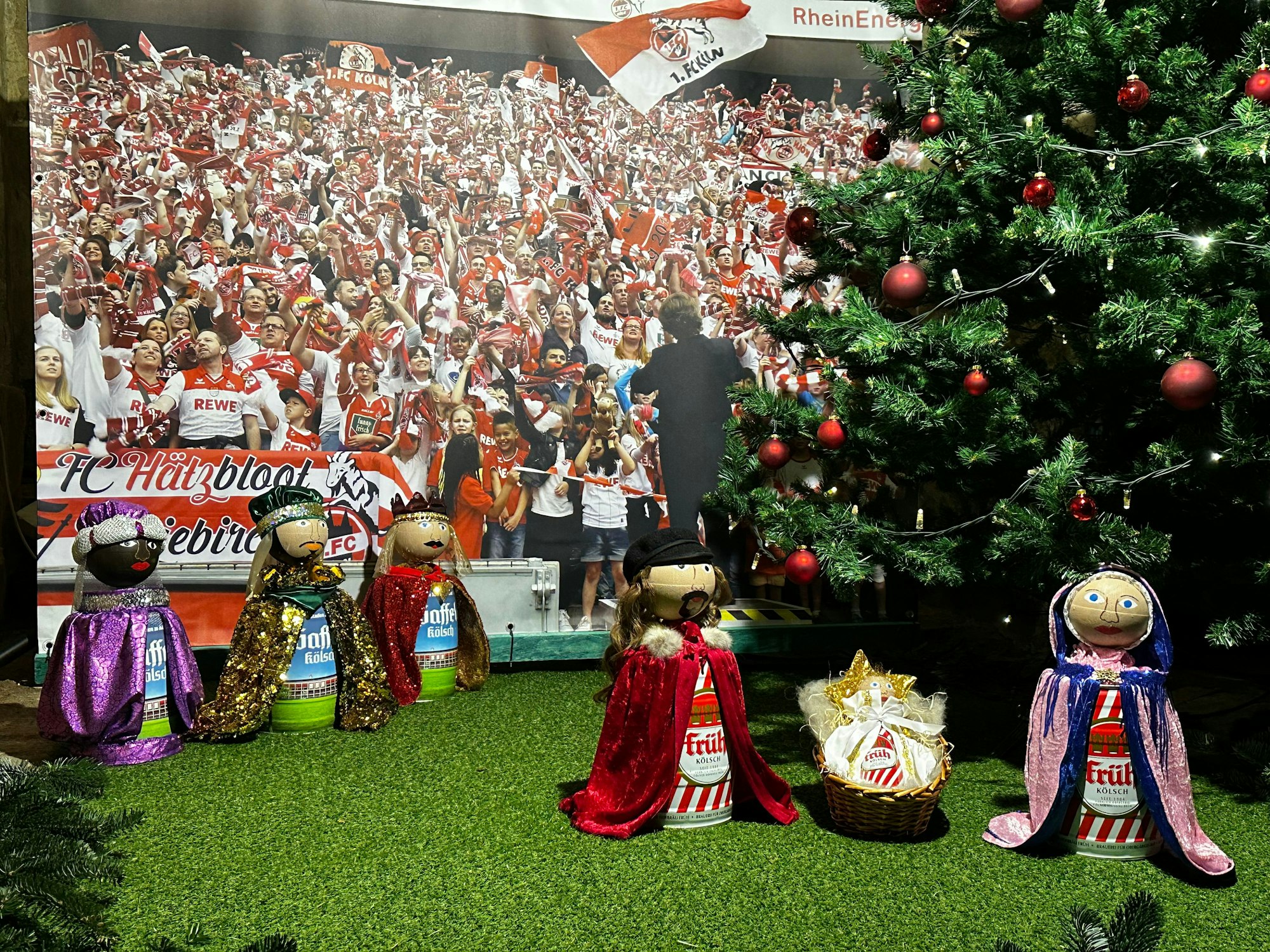 Eine Weihnachtskrippe aus Kölsch-Fässern