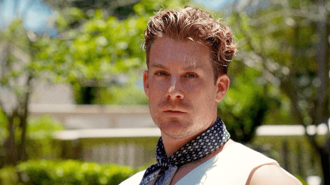 2021 zog Dominik Schmitt (hier im Foto) an der Seite von „Unter uns“-Star Lars Steinhöfel ins „Sommerhaus der Stars (RTL) ein und die beiden verließen als Sieger-Paar die TV-Show.